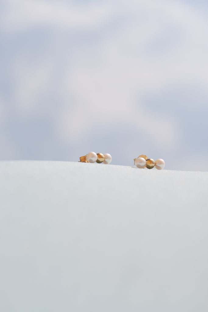 JUKSEREI POETRY EAR STUDS Begrenzt auf 3 Tage