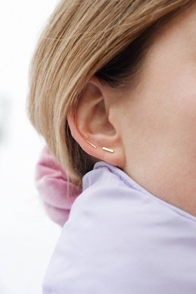 JUKSEREI LINIE EAR STUDS Black Friday