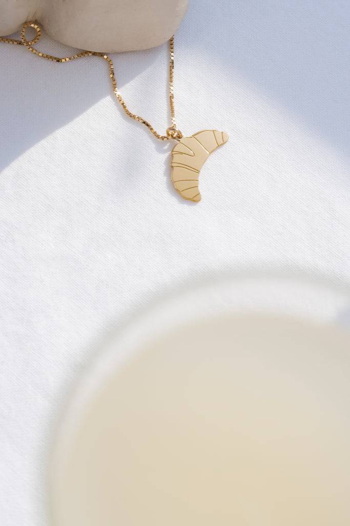 JUKSEREI CROISSANT NECKLACE Kostenloser Versand international
