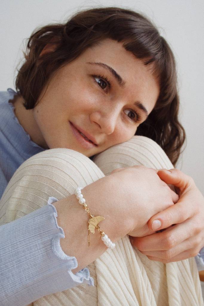 JUKSEREI CROISSANT PEARL BRACELET Meist gekauft