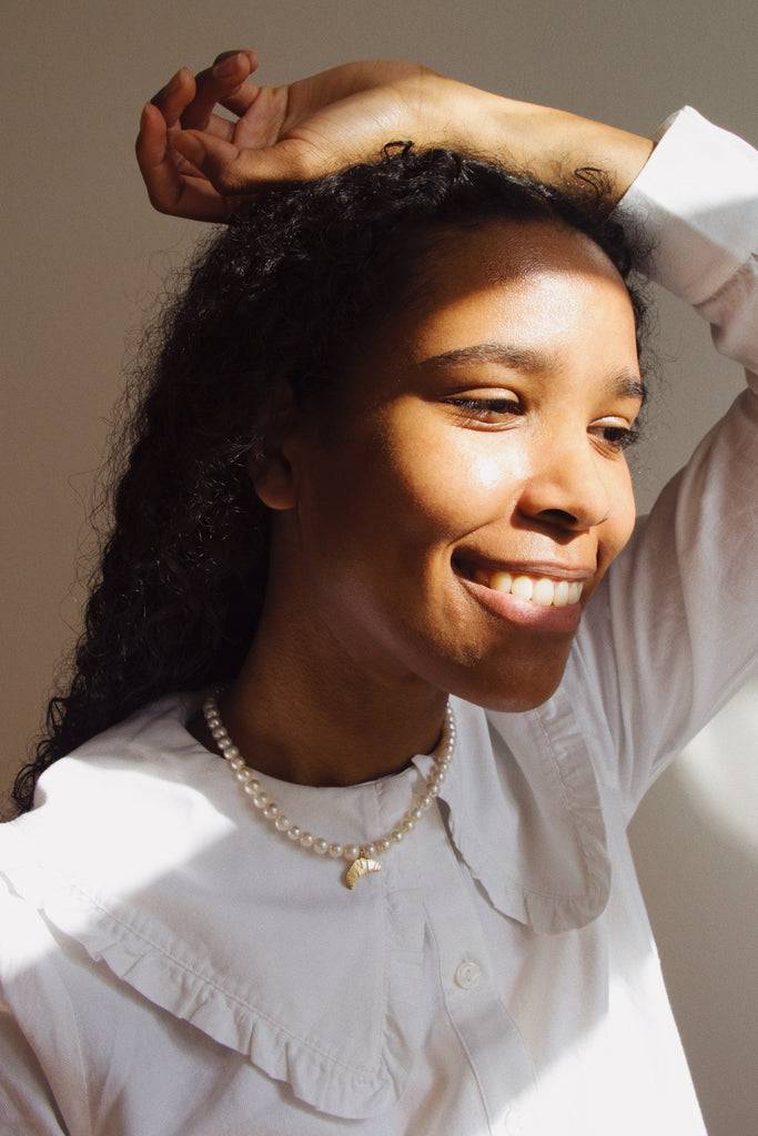 JUKSEREI CROISSANT PEARL NECKLACE Blitzverkäufe