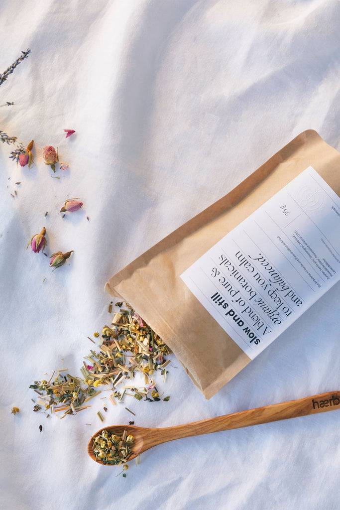 JUKSEREI HÆRB · ORGANIC TEA SLOW & STILL Räumungsverkauf
