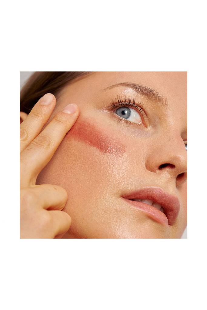 JUKSEREI PURE U · BLUSH BALM Kauf eins, bekomm eins gratis