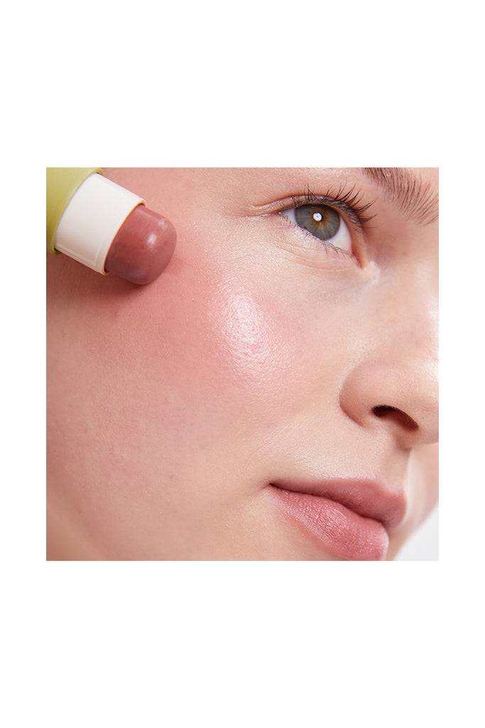 JUKSEREI PURE U · BLUSH BALM Kauf eins, bekomm eins gratis