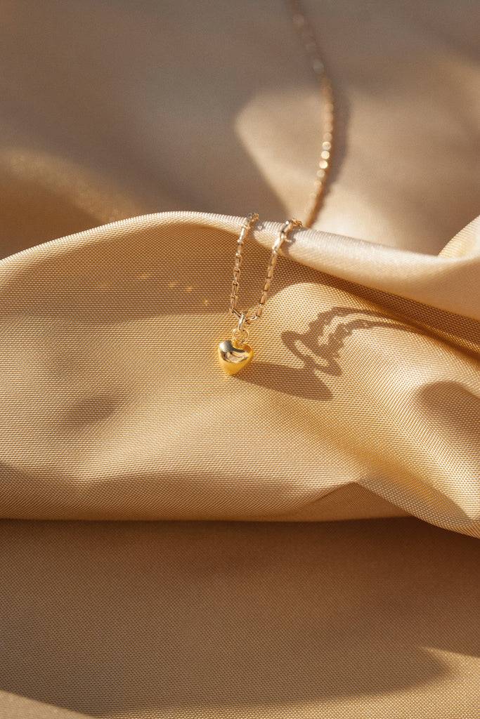 JUKSEREI AMORE NECKLACE Neueste Stile