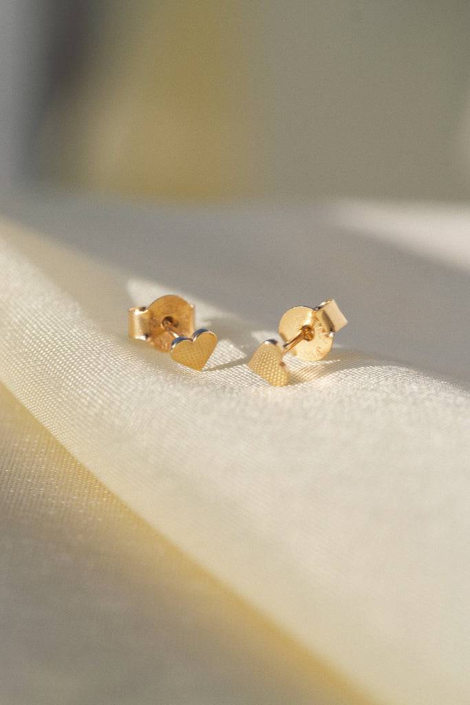 JUKSEREI AMORE EAR STUDS Bis zu 60% Rabatt