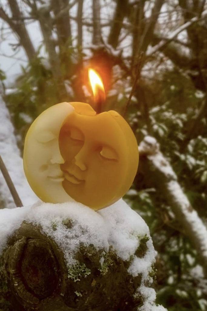 JUKSEREI SOLLYS · MOON/SUN BEESWAX CANDLE im Angebot