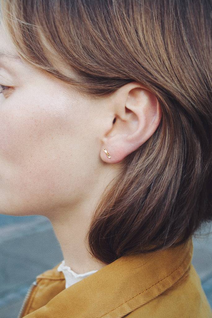 JUKSEREI EMBER EAR STUDS Valentinstagsangebot