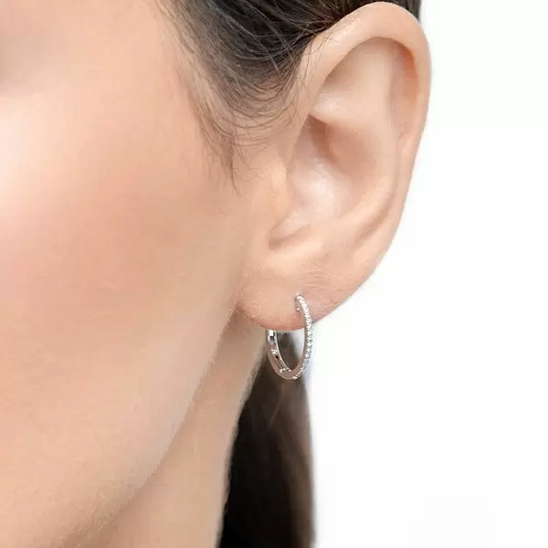 Leaf Jewelry Creole Circle S mit Diamanten, 15mm, 18 K Weißgold Sonderangebot der Fabrik