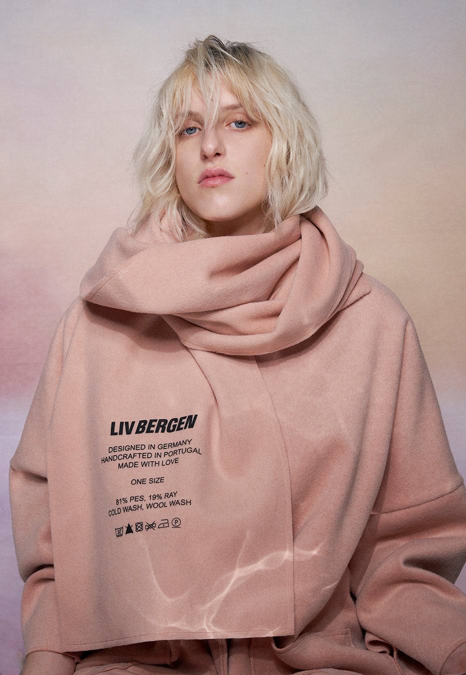 Liv Bergen Oversized Mantel in powder Riesige Ersparnisse