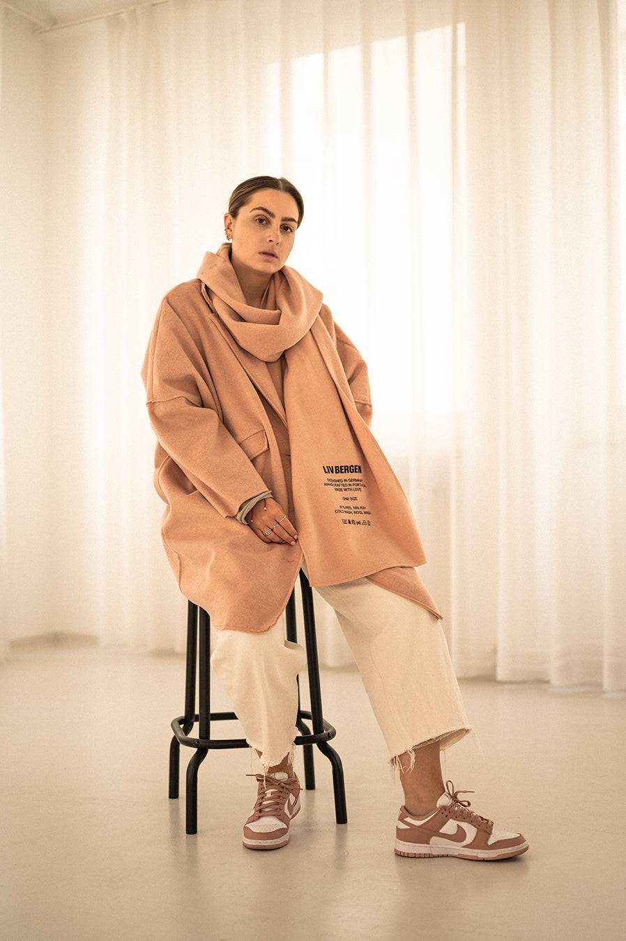 Liv Bergen Oversized Mantel in powder Riesige Ersparnisse