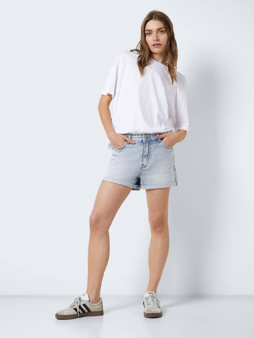 NOISY MAY NMMONI HW SHORTS AZ360 BL NOOS LIGHT BLUE DENIM Riesige Rabatte