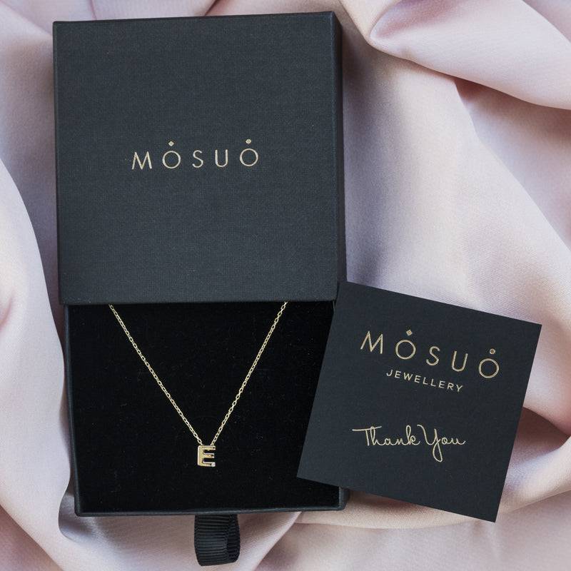 Mosuo Jewellery Diamant Buchstaben Halskette “E” - Vermeil Speichern exportieren