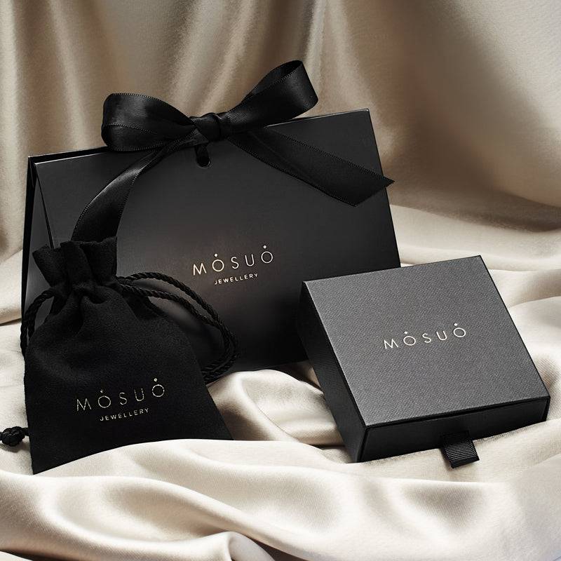 Mosuo Jewellery Diamant Buchstaben Halskette “M” - Vermeil Outlet