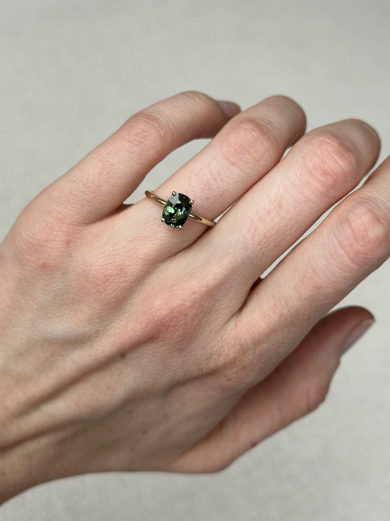 Nina Kastens Oval Green Sapphire Ring JETZT KAUFEN