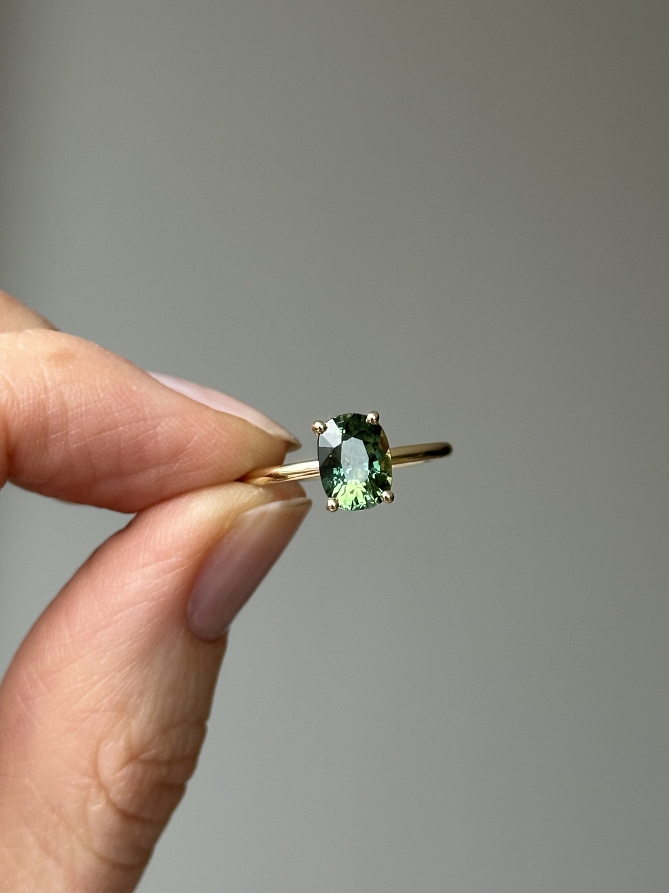 Nina Kastens Oval Green Sapphire Ring JETZT KAUFEN