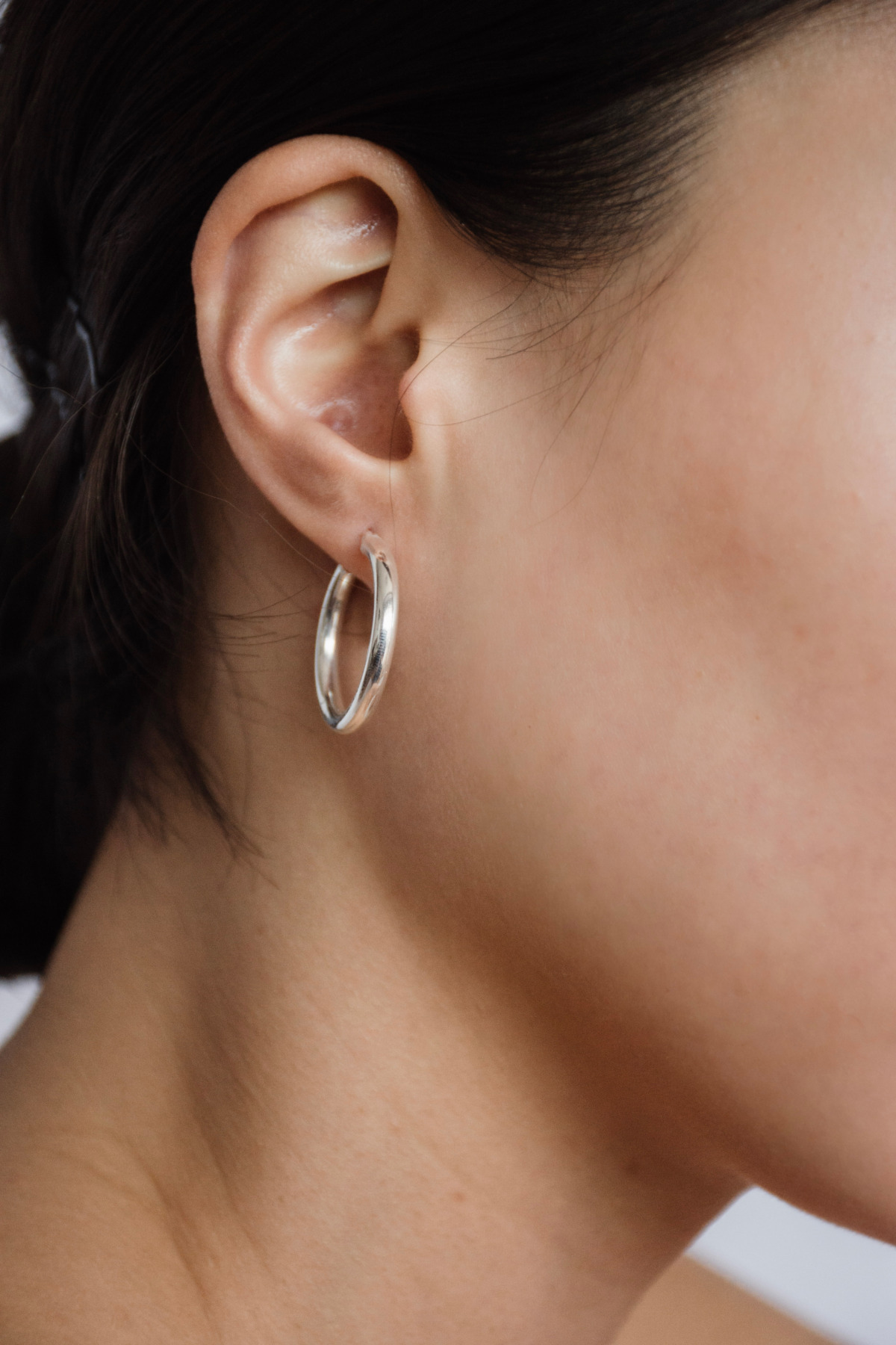 Nina Kastens Essential White Gold Hoops Jubiläumsangebot