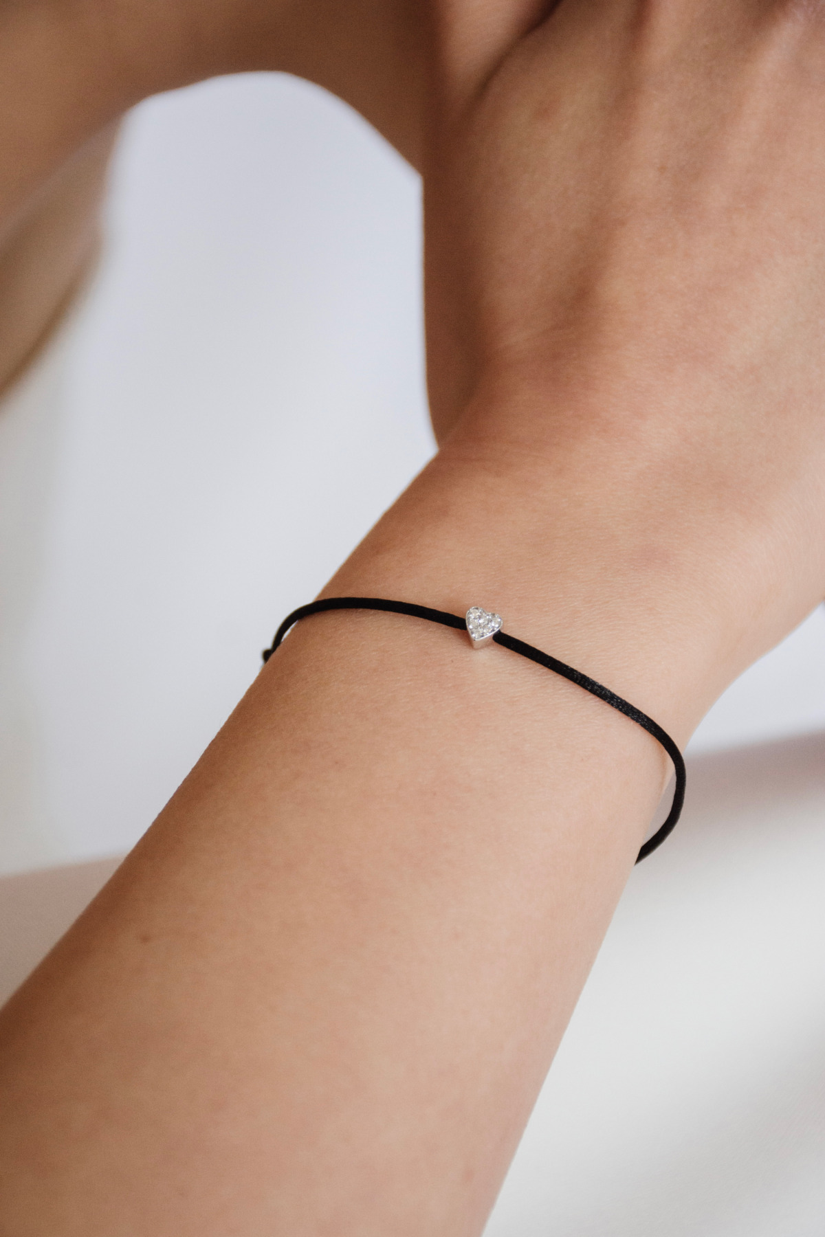 Nina Kastens Diamond Heart Bracelet Black WG Kostenlose Rückgabe