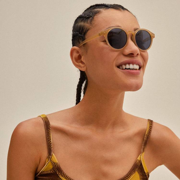 Pilgrim KYRIE Sonnenbrille Hellbraun/Gold Kauf eins, bekomm eins gratis