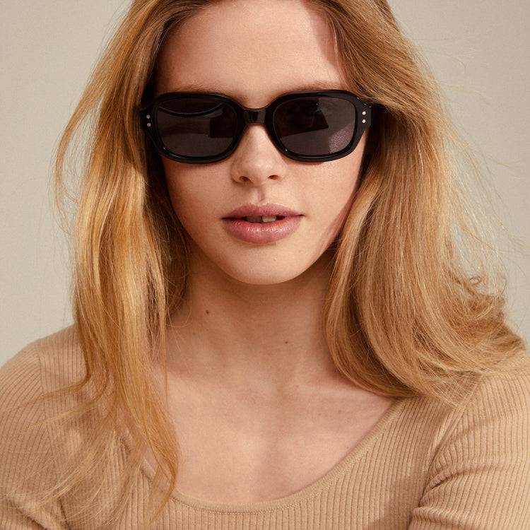 Pilgrim NELLA Recycelte Sonnenbrille Schwarz/Gold Tiefpreis