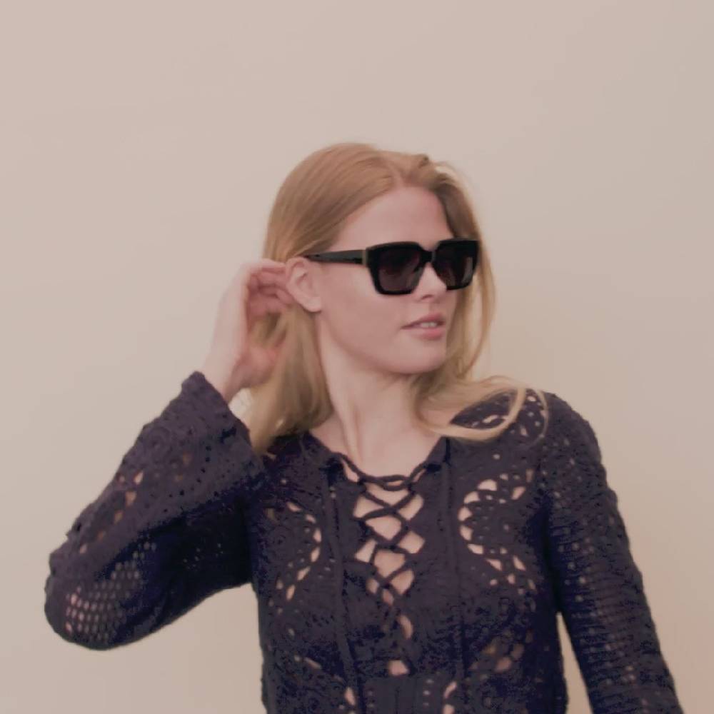 Pilgrim JOGLI Recycelte Sonnenbrille Schwarz/Gold Versandkostenfrei
