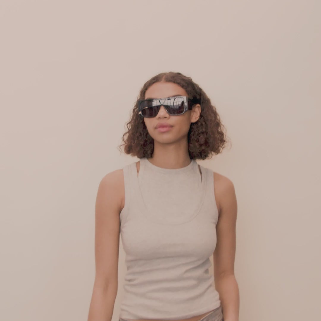 Pilgrim JOHARI Recycelte Sonnenbrille Schwarz Lagerräumung