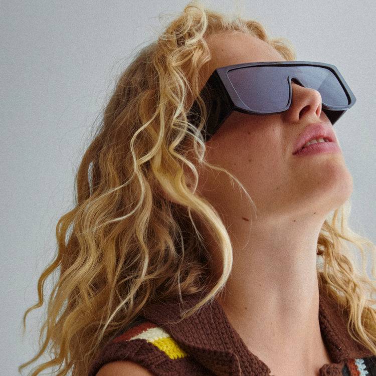 Pilgrim JOHARI Recycelte Sonnenbrille Schwarz Lagerräumung
