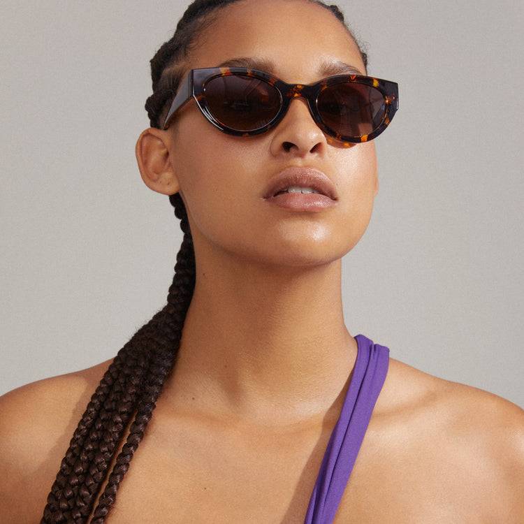 Pilgrim JUNA Cat-Eye-Sonnenbrille in braunem Schildpatt Heißer Verkauf