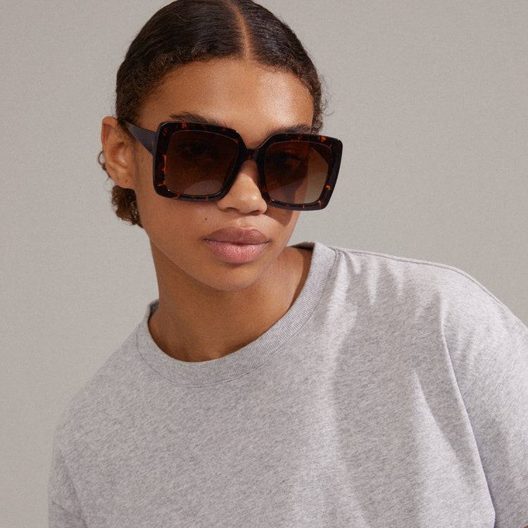 Pilgrim LUCIANA Oversized Vintage-Sonnenbrille in braunem Schildpatt Angebote
