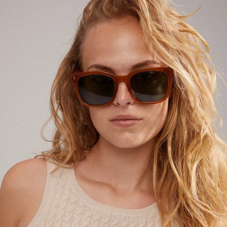 Pilgrim KATYA ikonische Retro-Sonnenbrille karamellbraun Hotsell