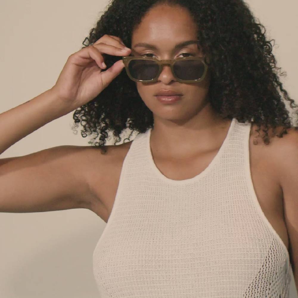 Pilgrim ELETTRA ikonische Retro-Sonnenbrille kristallgrün im Angebot