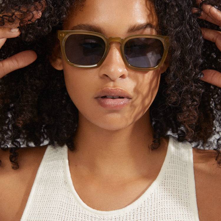 Pilgrim ELETTRA ikonische Retro-Sonnenbrille kristallgrün im Angebot
