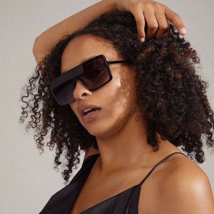 Pilgrim OCEANE eckig geformte Shield-Sonnenbrille schwarz Fabrikverkauf