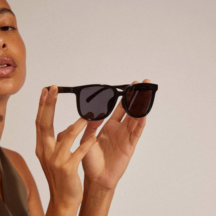 Pilgrim JAMILA recycelte Sonnenbrille schwarz Fabrik Onlineshop