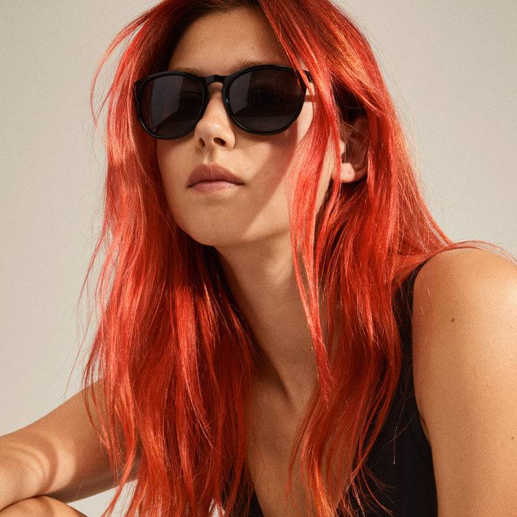 Pilgrim CAMILLA recycelte klassische Sonnenbrille schwarz Rabatt