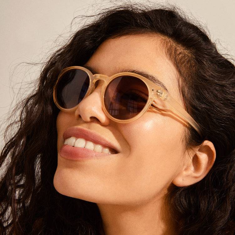 Pilgrim KYRIE klassische runde Sonnenbrille hellbeige Exklusivangebot