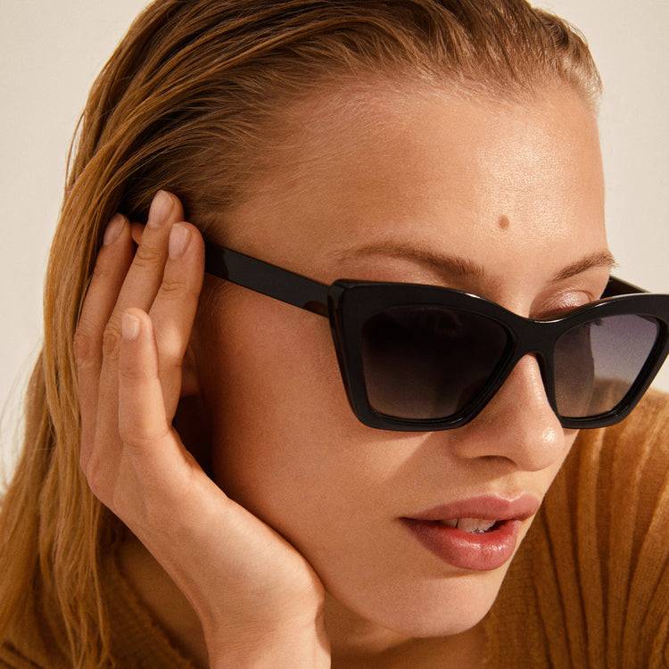 Pilgrim DAKOTA eckige Cat-Eye-Sonnenbrille schwarz Riesige Ersparnisse