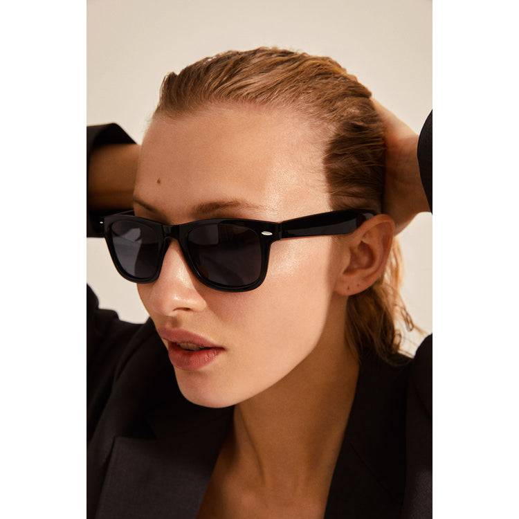 Pilgrim REESE Sonnenbrille im Retro-Stil schwarz Kostenlose Rückgabe