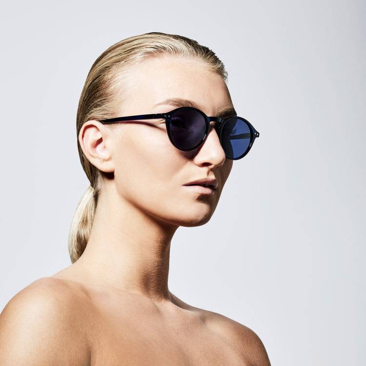 Pilgrim ROXANNE klassische runde Sonnenbrille, blau Letzte 2 Tage