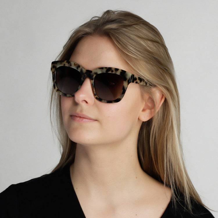 Pilgrim Sonnenbrille : Dael : Grau Bis zu 55% Rabatt