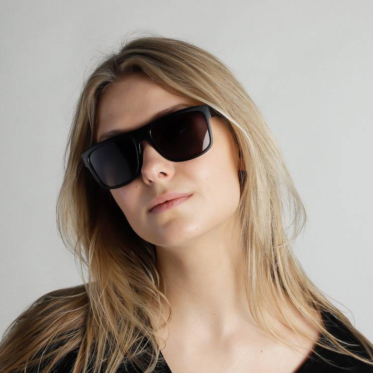 Pilgrim Sonnenbrille : Kara : Schwarz Heißer Verkauf