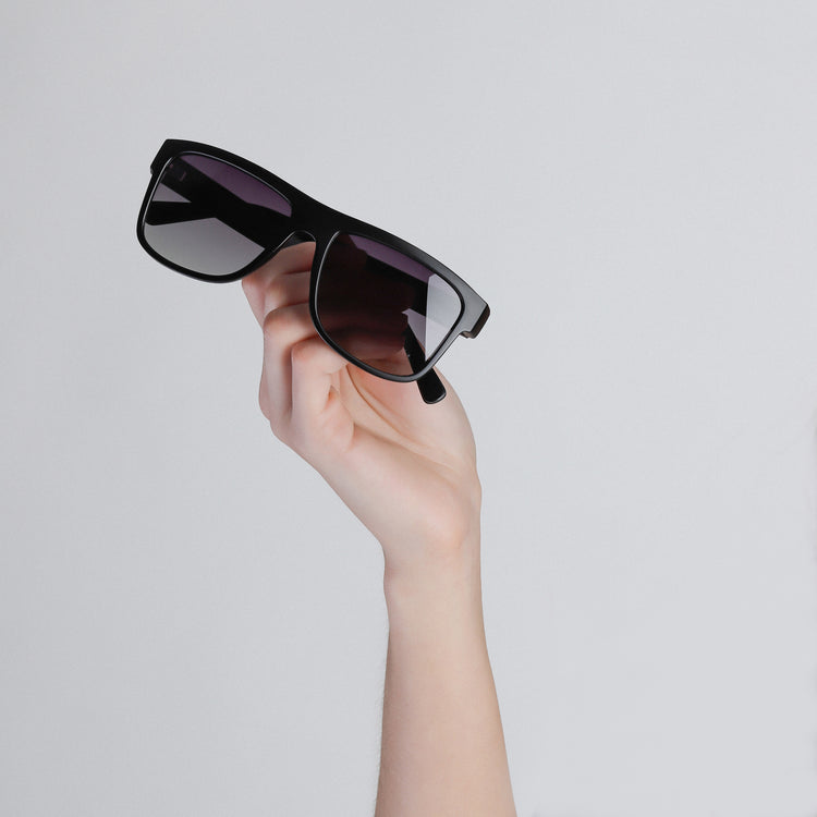 Pilgrim Sonnenbrille : Kara : Schwarz Heißer Verkauf