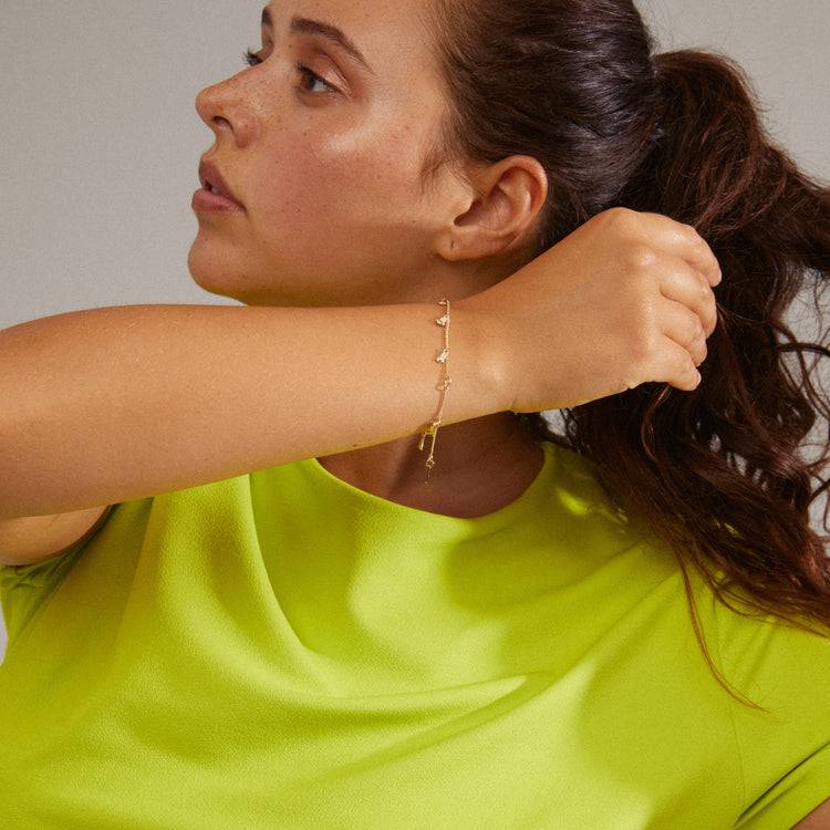 Pilgrim QUINN recyceltes Kristall-Armband mit Charm, vergoldet Kostenlose Rückgabe