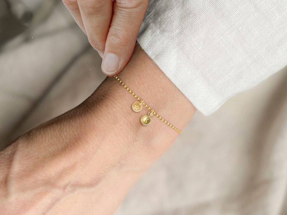 ﻿Renna Deluxe Armband mit STERN Buchstaben-Anhänger Gold Begrenzte Freigabe