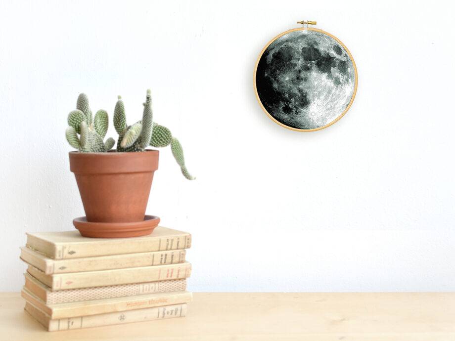 Renna Deluxe MOND _ Bild im Stickrahmen Schlussverkauf