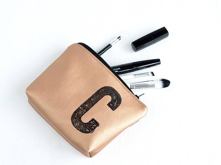 Renna Deluxe Kosmetiktasche Metallic KUPFER mit Buchstabe / vegan Neuheiten