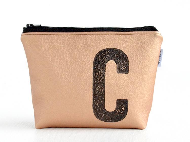 Renna Deluxe Kosmetiktasche Metallic KUPFER mit Buchstabe / vegan Neuheiten