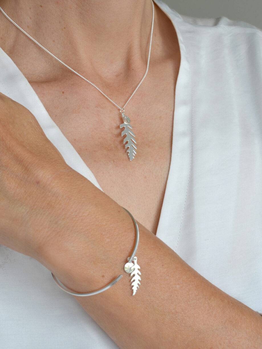 Renna Deluxe Ohrhänger mit Farnblatt in Silber Bestseller