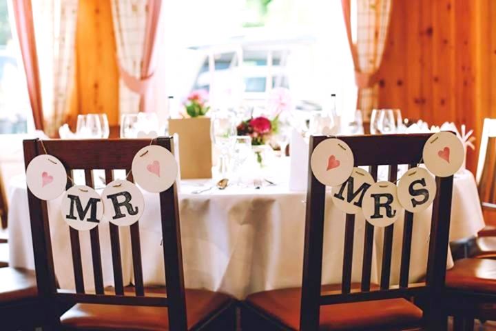 Renna Deluxe MR & MRS Stuhldeko Girlanden zur Hochzeit 50% Rabatt für begrenzte Zeit