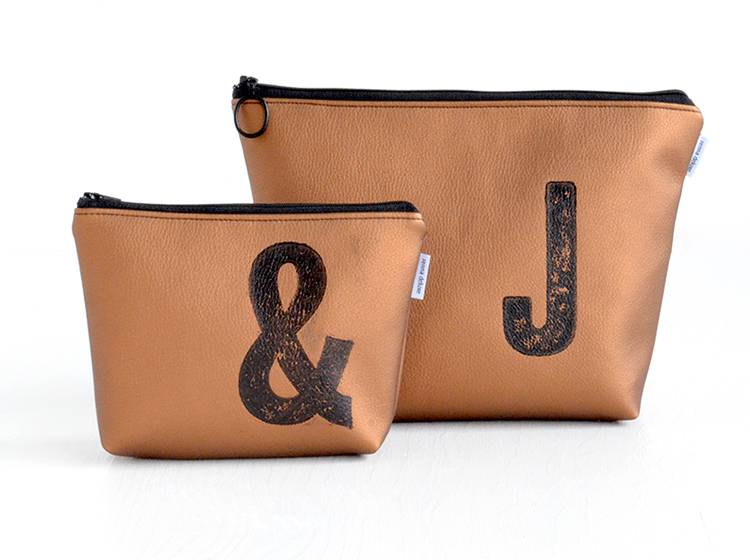 Renna Deluxe Kosmetiktasche Metallic BRONZE mit Buchstabe / vegan Jubiläumsangebot